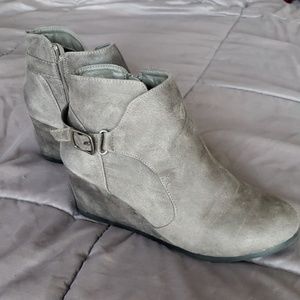 Rampage size 9.5 booties